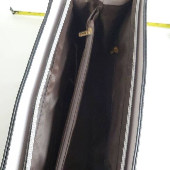 Mei&ge NvBao Light Pink Structured Tote Handbag with Buckle Accents – 11"x10" - Picture 5 of 5